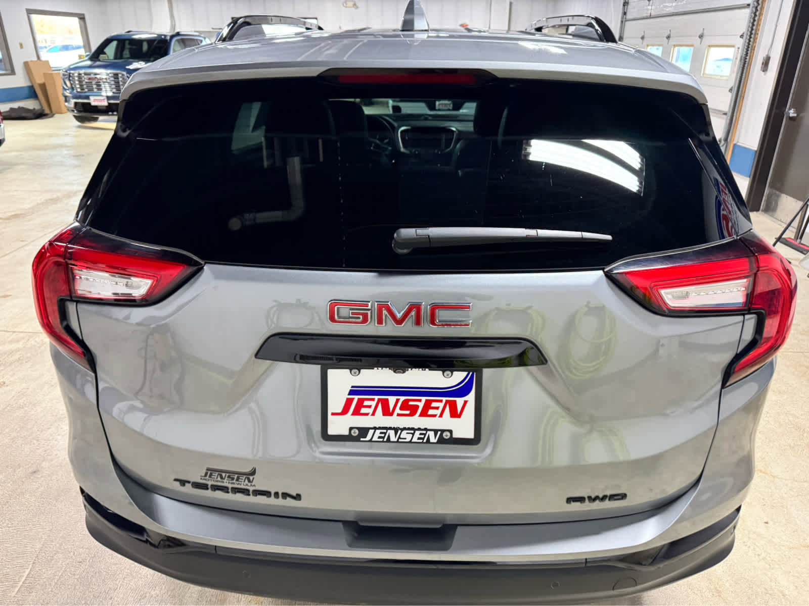 Certified 2024 GMC Terrain SLT w/ Elevation Edition image 5