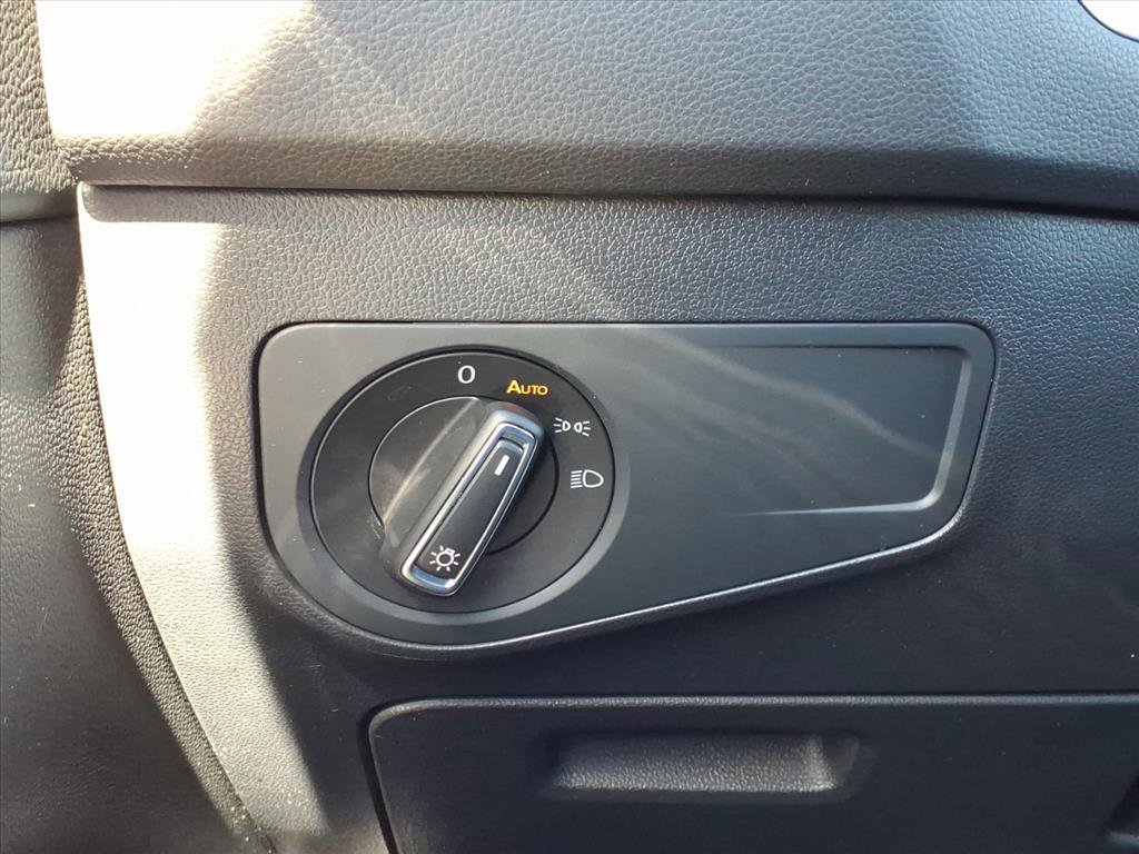 Used 2023 Volkswagen Tiguan SE R-Line image 24