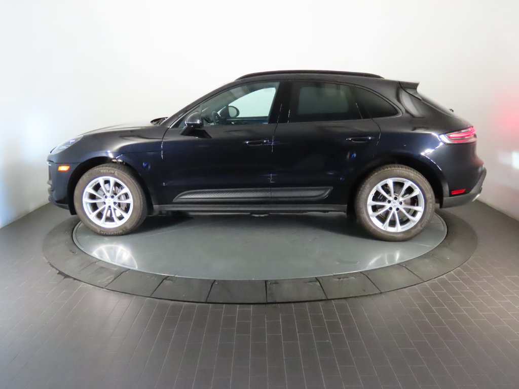 Certified 2026 Porsche Macan AWD/4WD image 2
