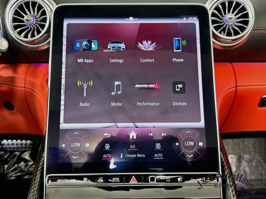 Used 2022 Mercedes-Benz SL 55 AMG 4MATIC w/ Driver Assistance Package image 18
