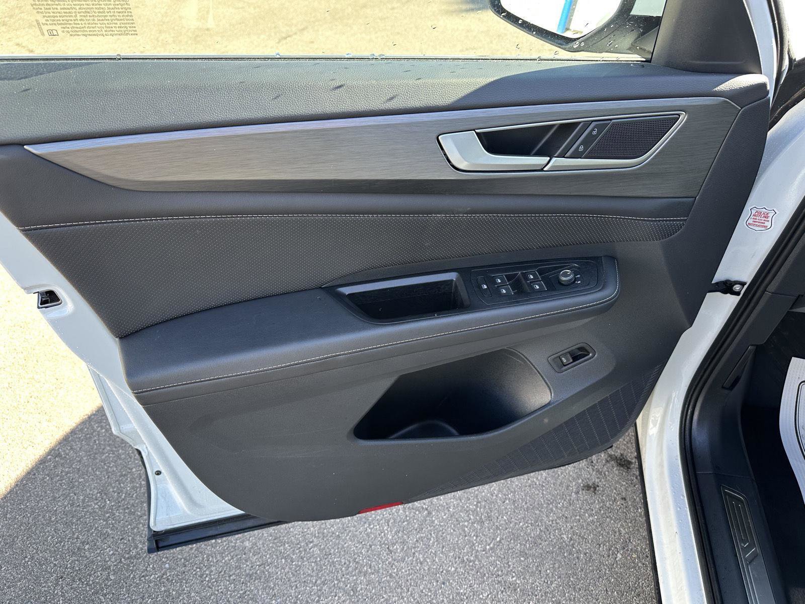 Used 2025 Volkswagen Atlas Cross Sport SE image 20