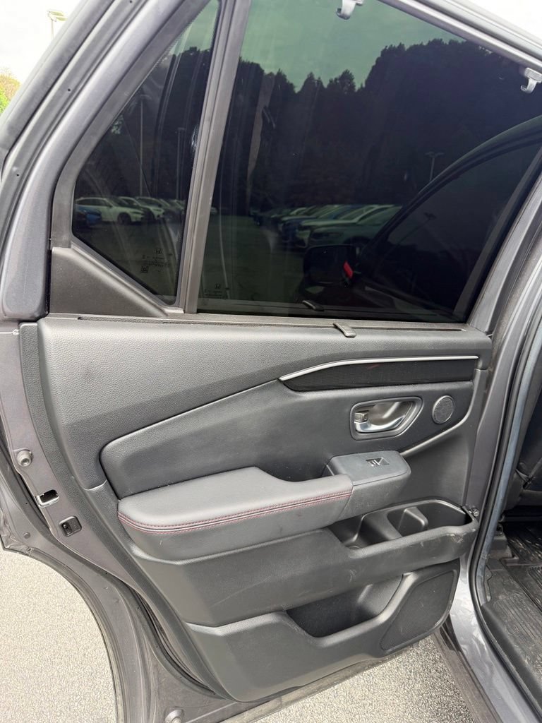 Used 2025 Honda Pilot Black Edition image 41