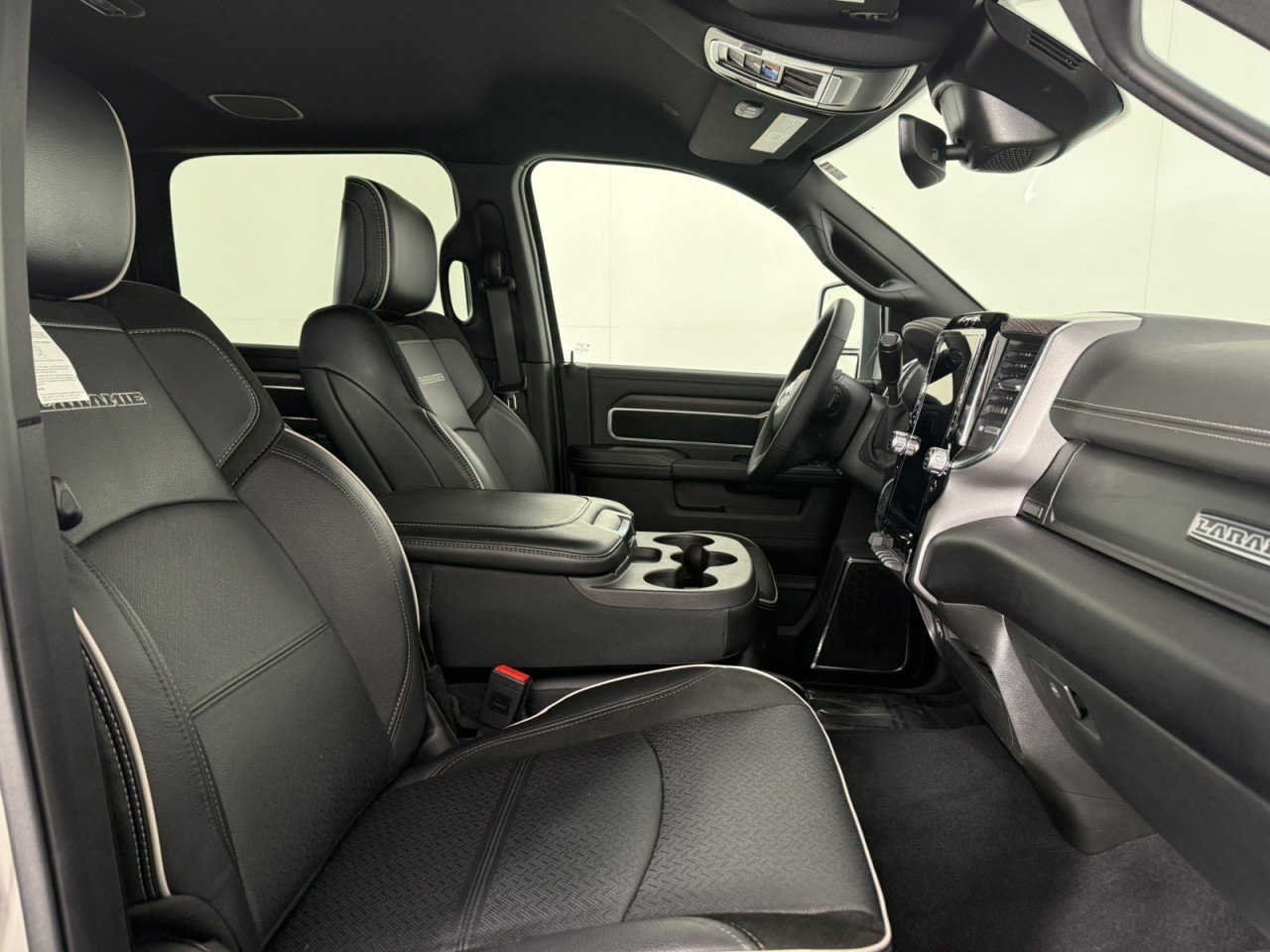 Used 2026 RAM 2500 Laramie AWD/4WD image 10