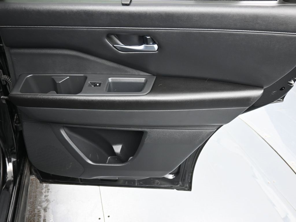 Used 2022 Nissan Pathfinder SL image 16