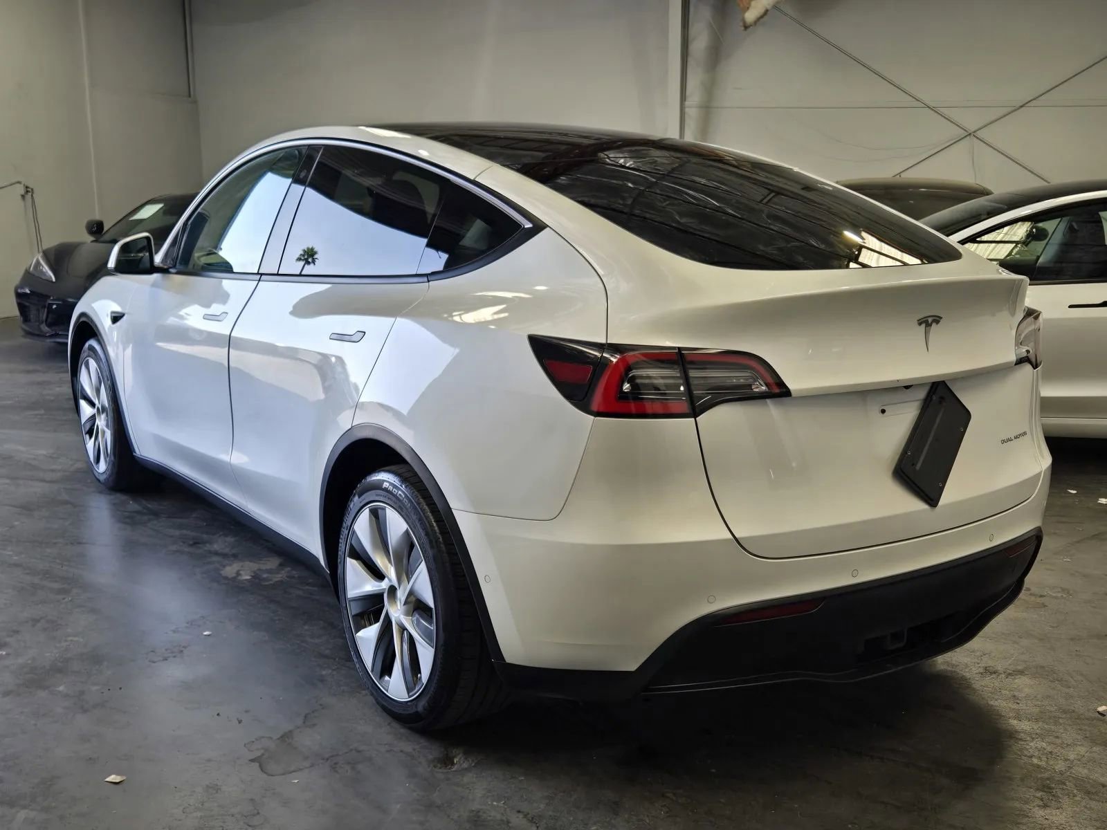 Used 2020 Tesla Model Y Long Range image 2