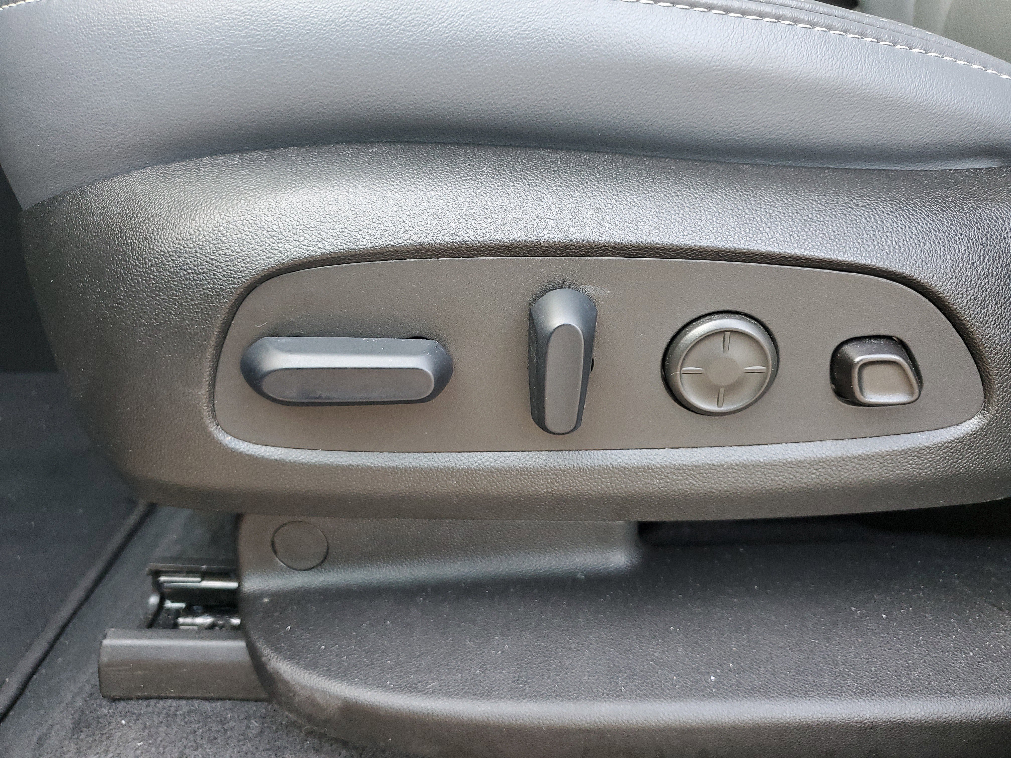 Used 2024 Buick Enclave Premium image 24