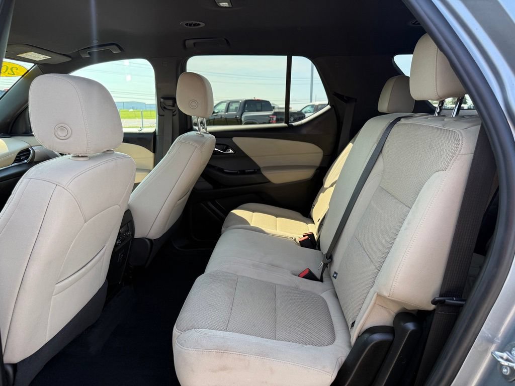 Used 2023 Chevrolet Traverse LS FWD image 8