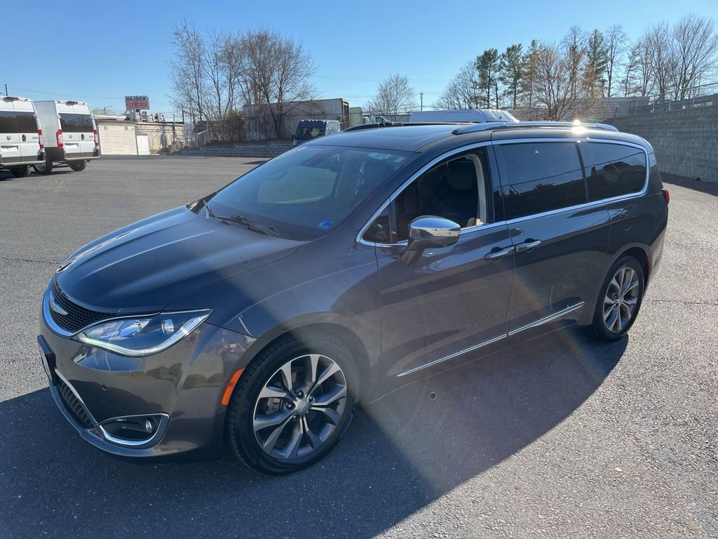 Used 2018 Chrysler Pacifica Limited w/ Tire & Wheel Group image 5