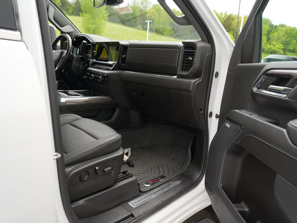 Used 2024 Chevrolet Silverado 3500 LTZ w/ LTZ Plus Package AWD/4WD image 29