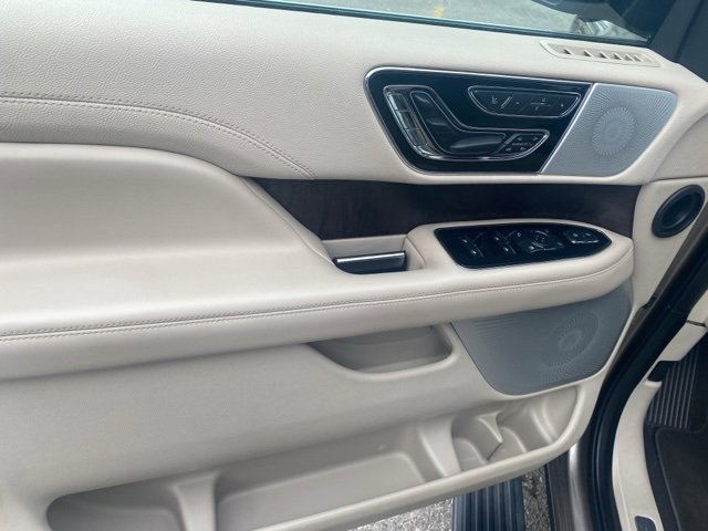 Used 2020 Lincoln Navigator Reserve w/ Luxury Package image 17