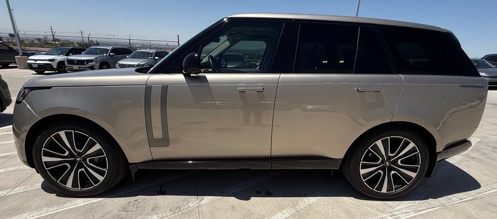 Used 2024 Land Rover Range Rover SE AWD/4WD image 6