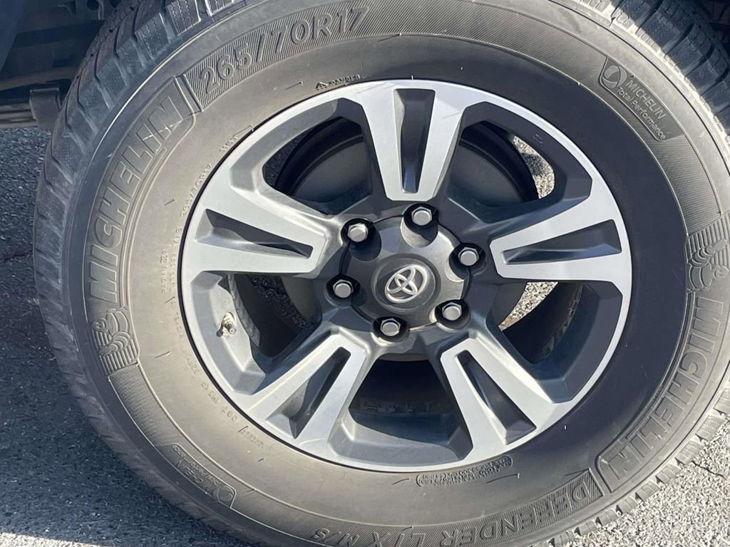 Used 2017 Toyota Tacoma TRD Sport image 12