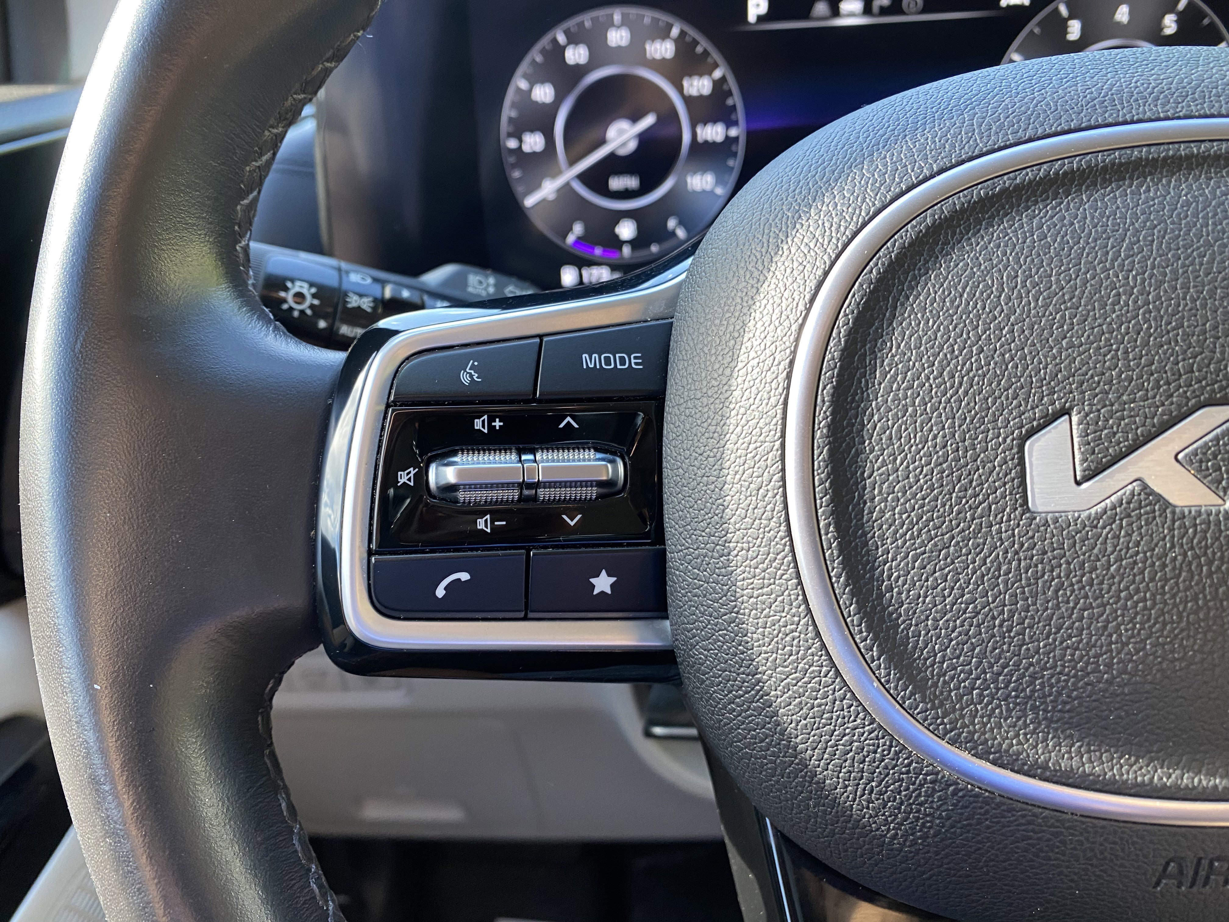 Used 2023 Kia Carnival SX image 19