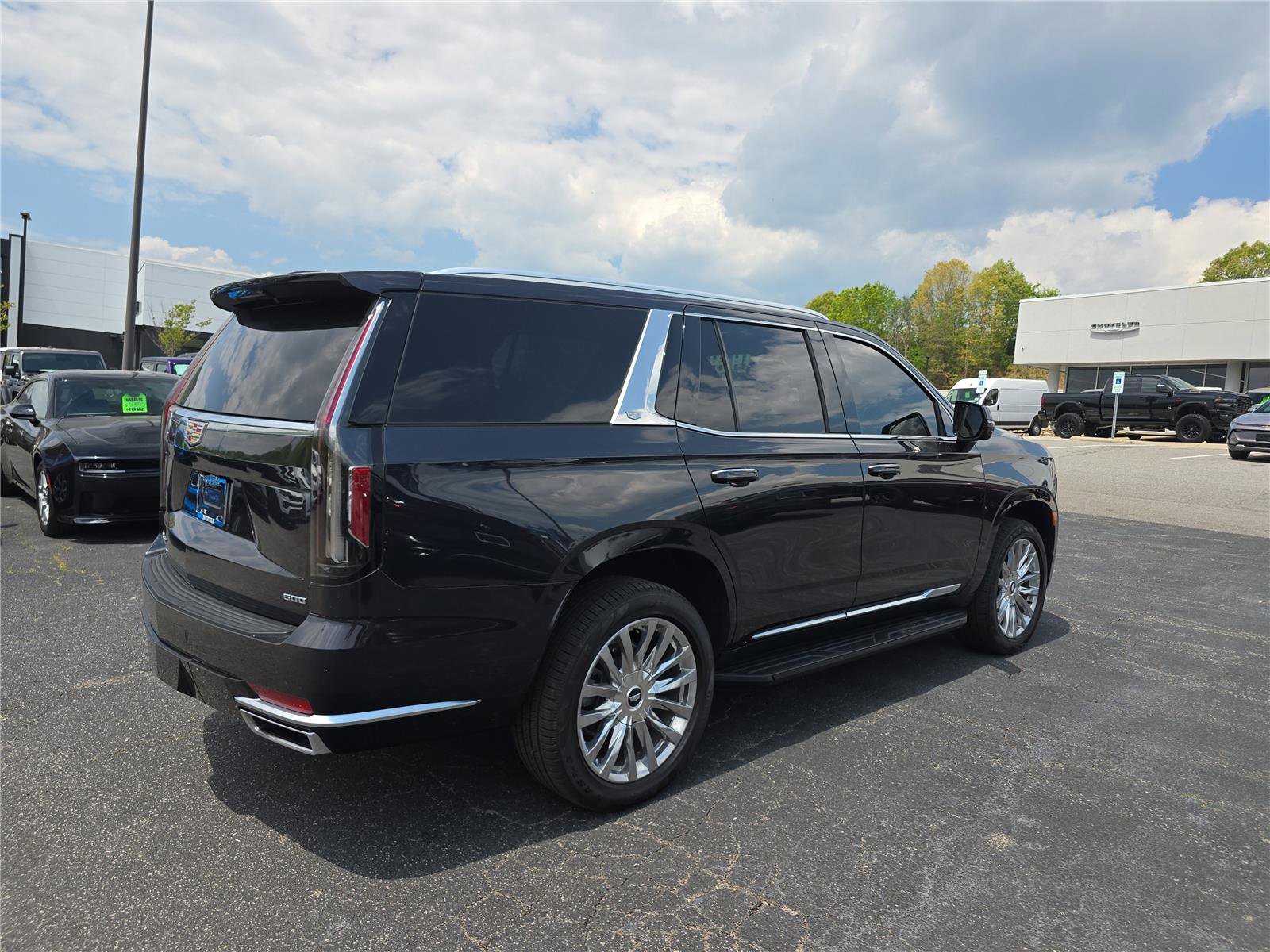 Used 2023 Cadillac Escalade Premium Luxury w/ Performance Package AWD/4WD image 3