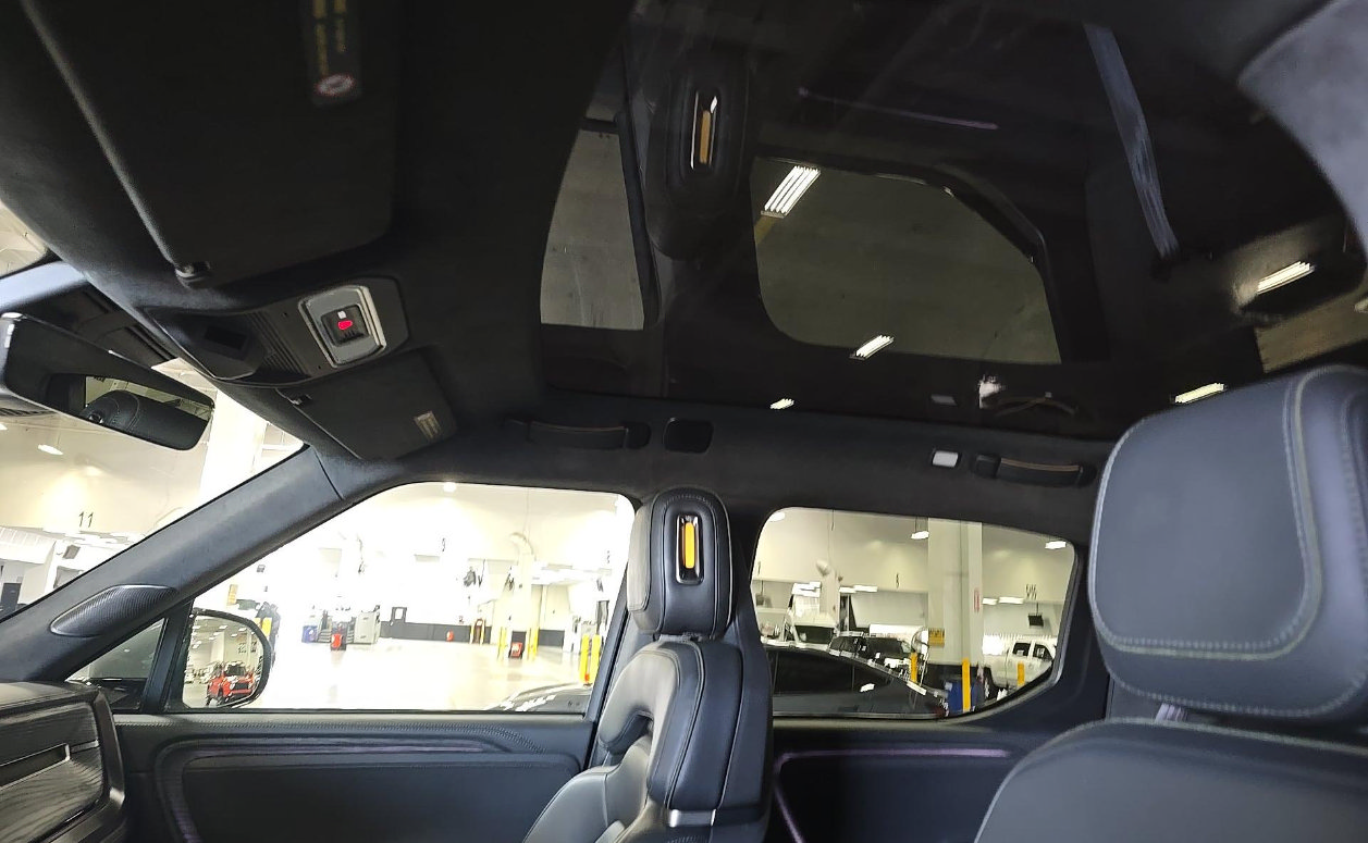 Used 2022 Rivian R1T Adventure AWD/4WD image 8