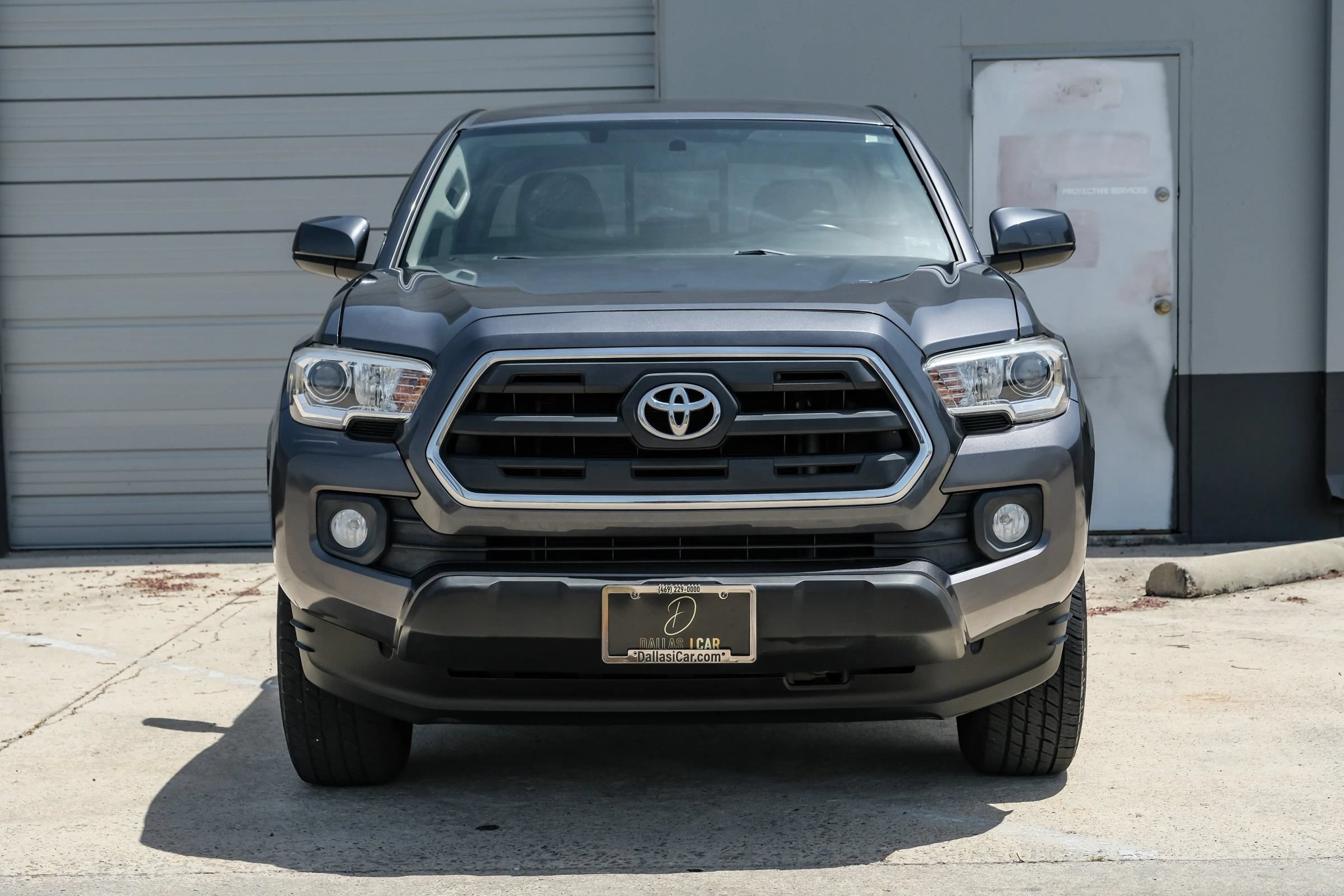 Used 2017 Toyota Tacoma SR5 RWD image 5