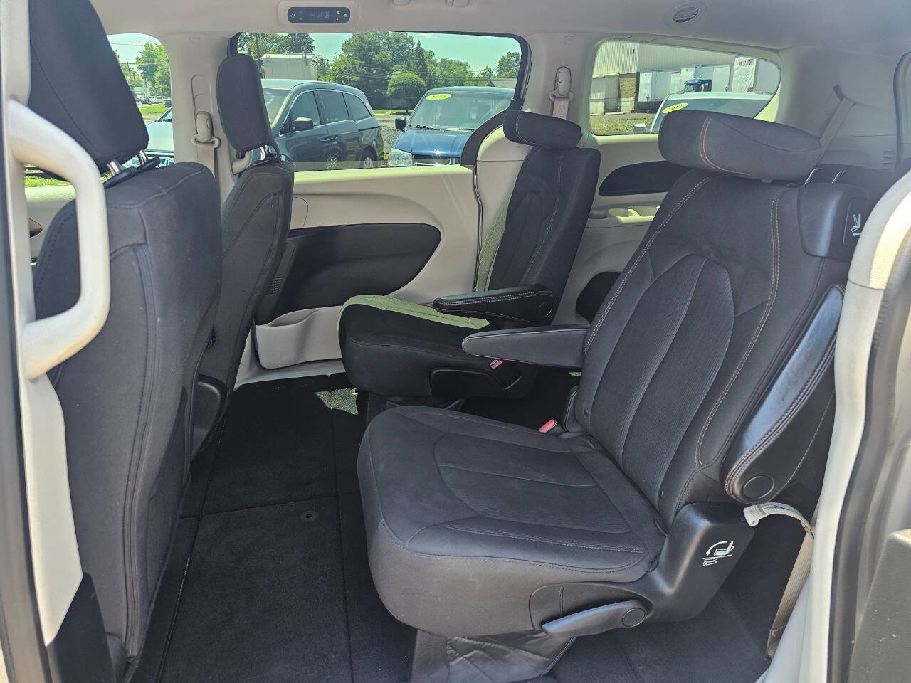 Used 2017 Chrysler Pacifica LX image 10
