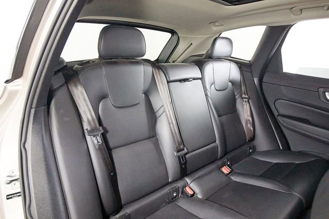 Certified 2025 Volvo XC60 B5 Core image 24