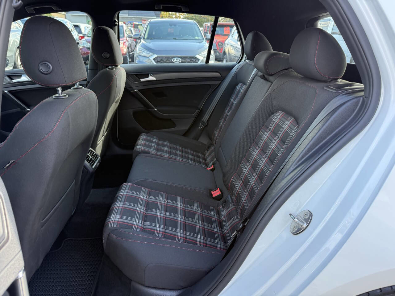 Used 2018 Volkswagen GTI SE image 7