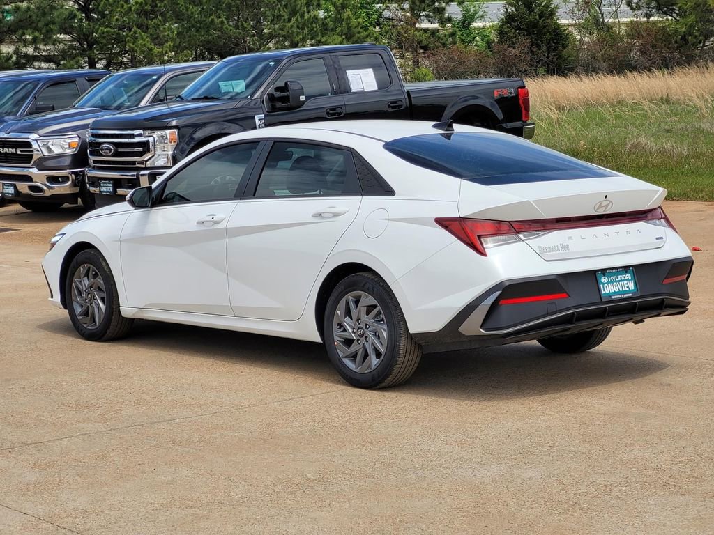 New 2026 Hyundai Elantra Blue FWD image 4