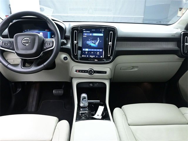 Used 2023 Volvo XC40 B5 Plus w/ Driver Assist Package image 9