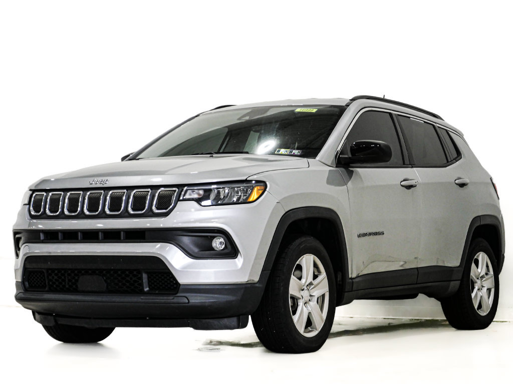 Used 2022 Jeep Compass Latitude w/ Convenience Group AWD/4WD image 3
