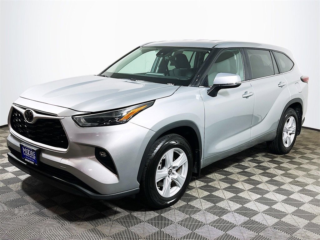 Certified 2024 Toyota Highlander LE image 4