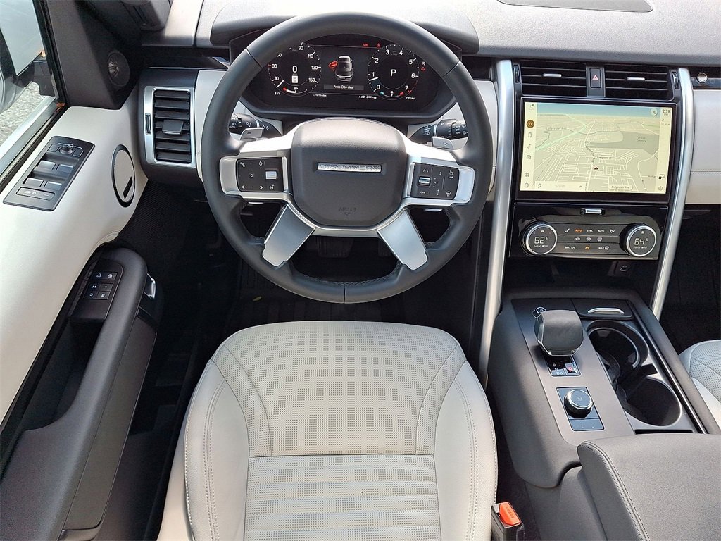 Used 2023 Land Rover Discovery S image 27