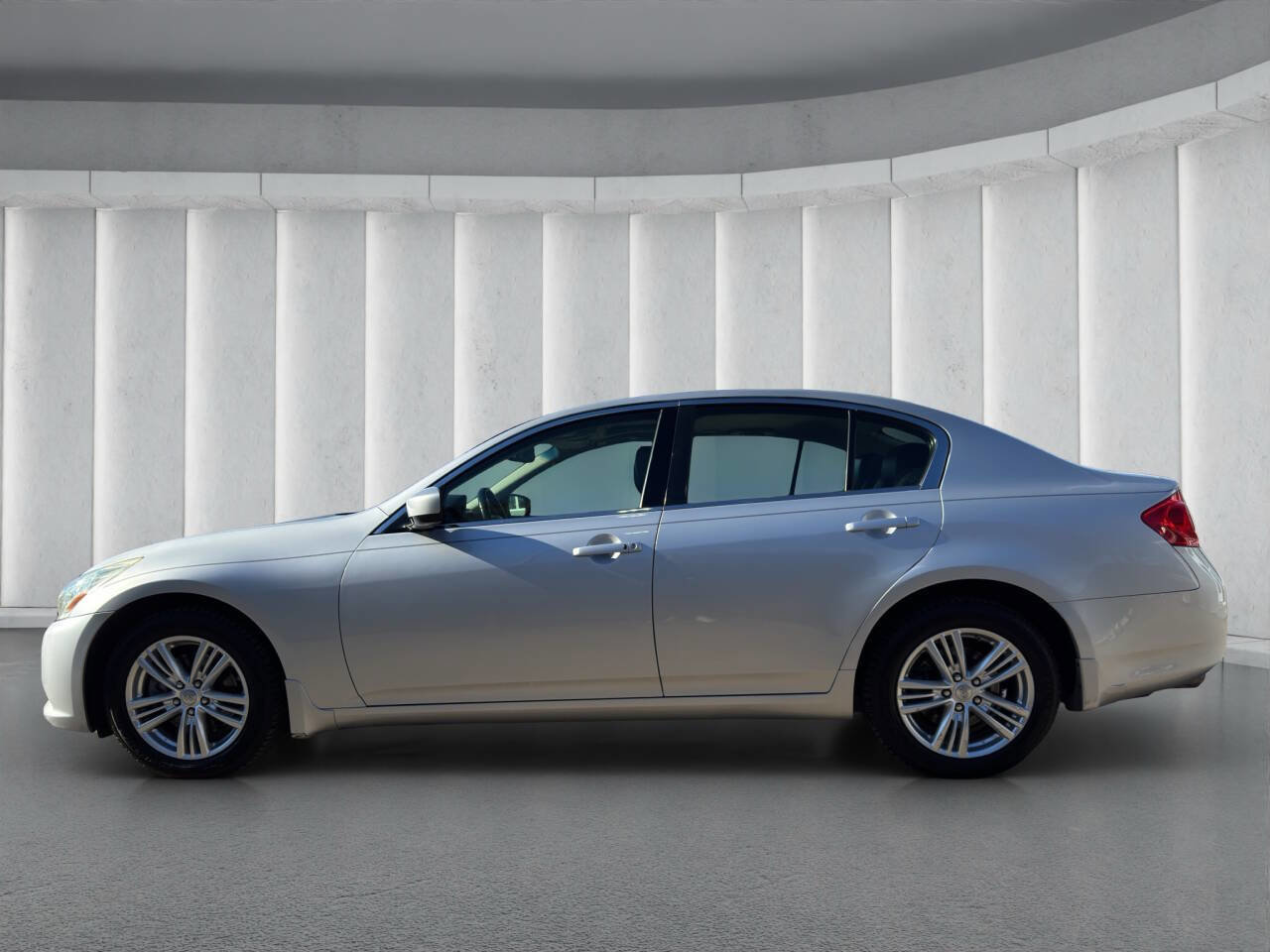 Used 2013 INFINITI G37 x Sedan w/ Premium Pkg image 2