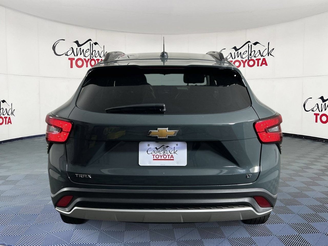 Used 2025 Chevrolet Trax LT FWD image 7