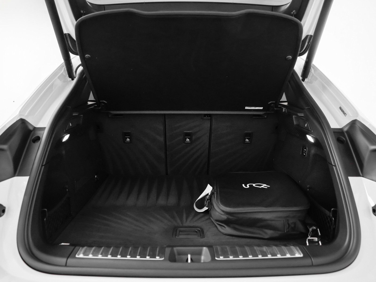 Certified 2025 Porsche Macan 4S Electric image 16
