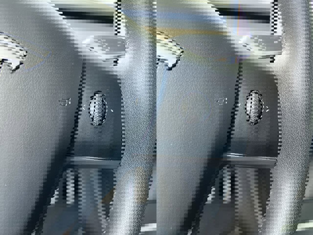 Used 2025 Tesla Model Y Long Range image 17