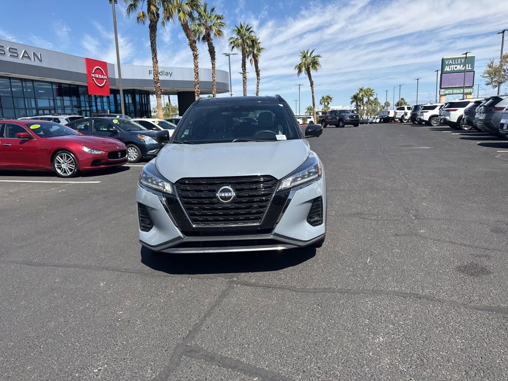 Used 2023 Nissan Kicks SR w/ SR Premium Package FWD image 2