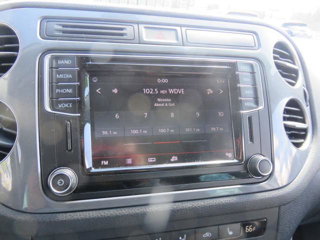 Used 2017 Volkswagen Tiguan SEL AWD/4WD image 17
