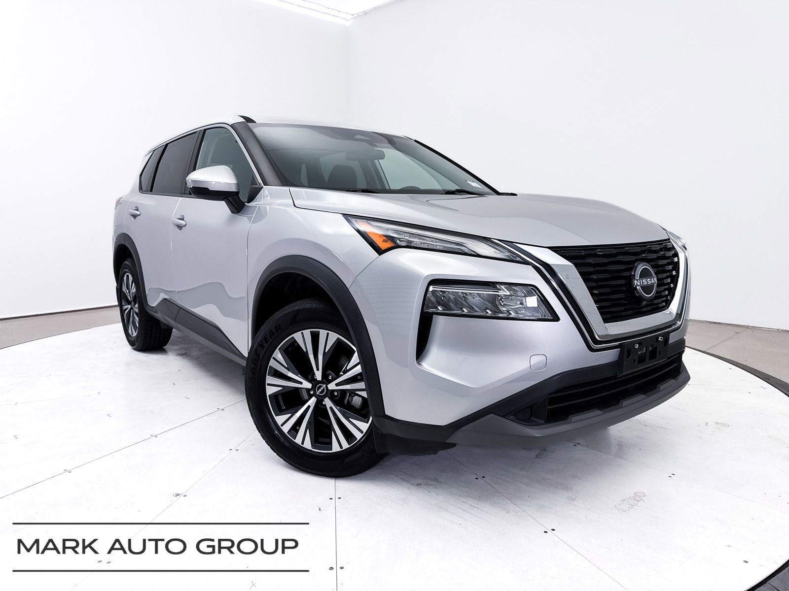 Used 2022 Nissan Rogue SV image 1