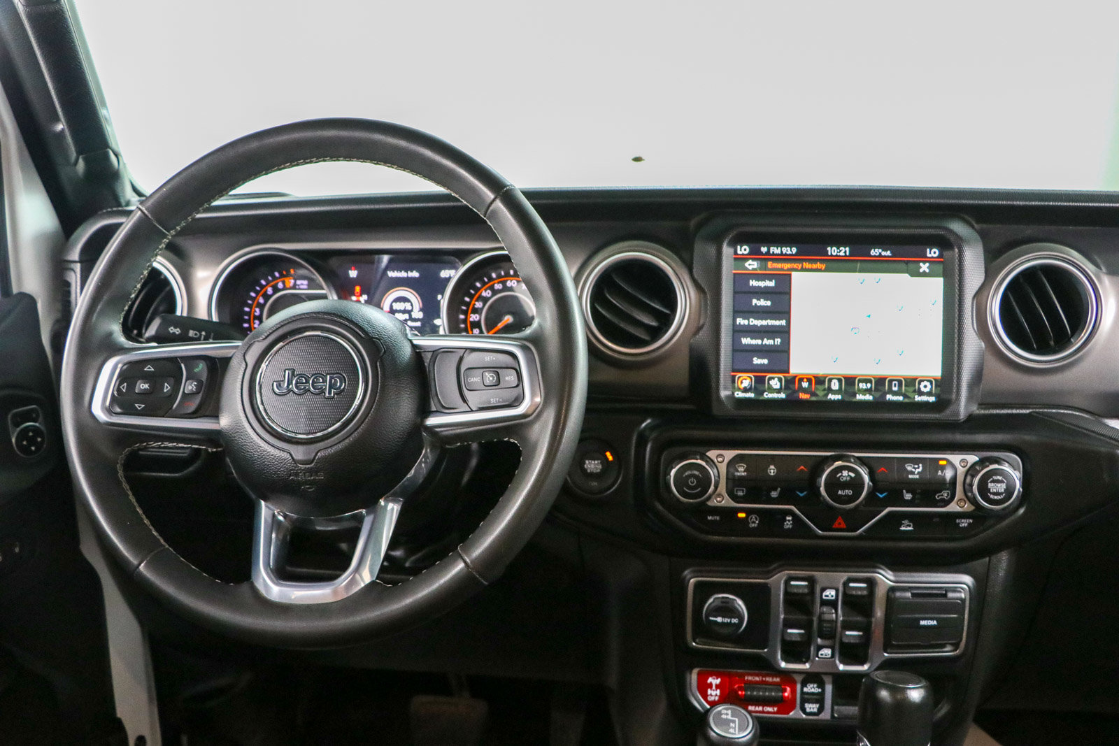 Used 2023 Jeep Gladiator Rubicon w/ LED Lighting Group AWD/4WD image 18