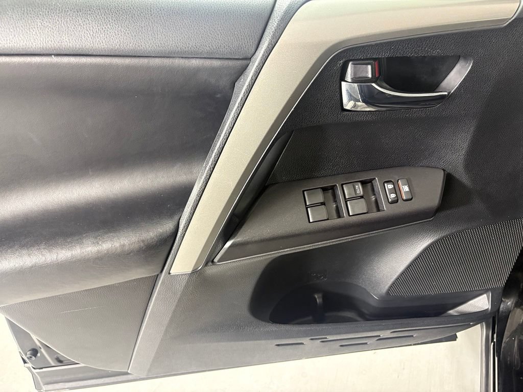 Used 2018 Toyota RAV4 XLE w/ Plus Extra Value Package AWD/4WD image 19
