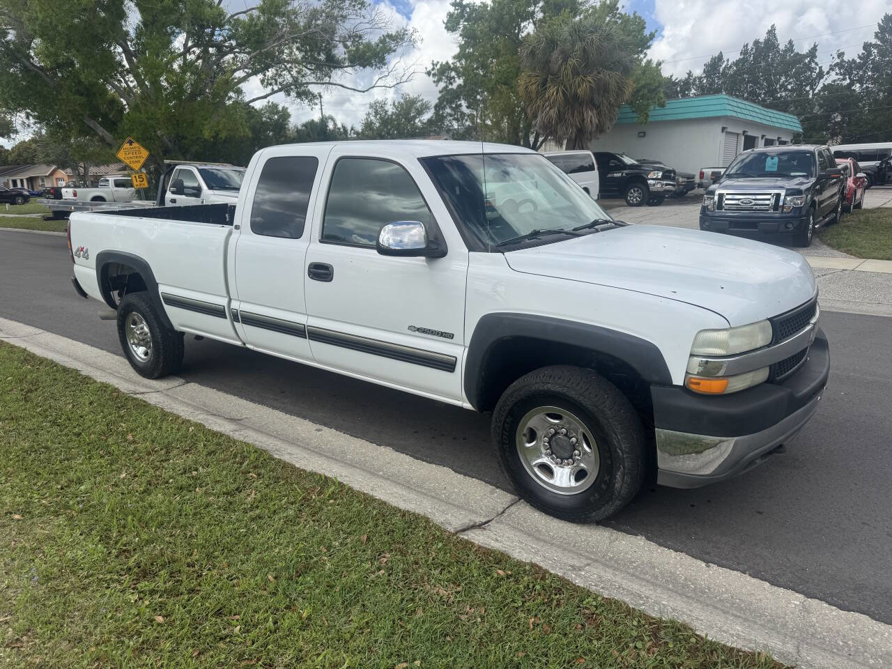 Used 2002 Chevrolet Silverado 2500 LS w/ Off-Road Skid Plate Pkg AWD/4WD image 2