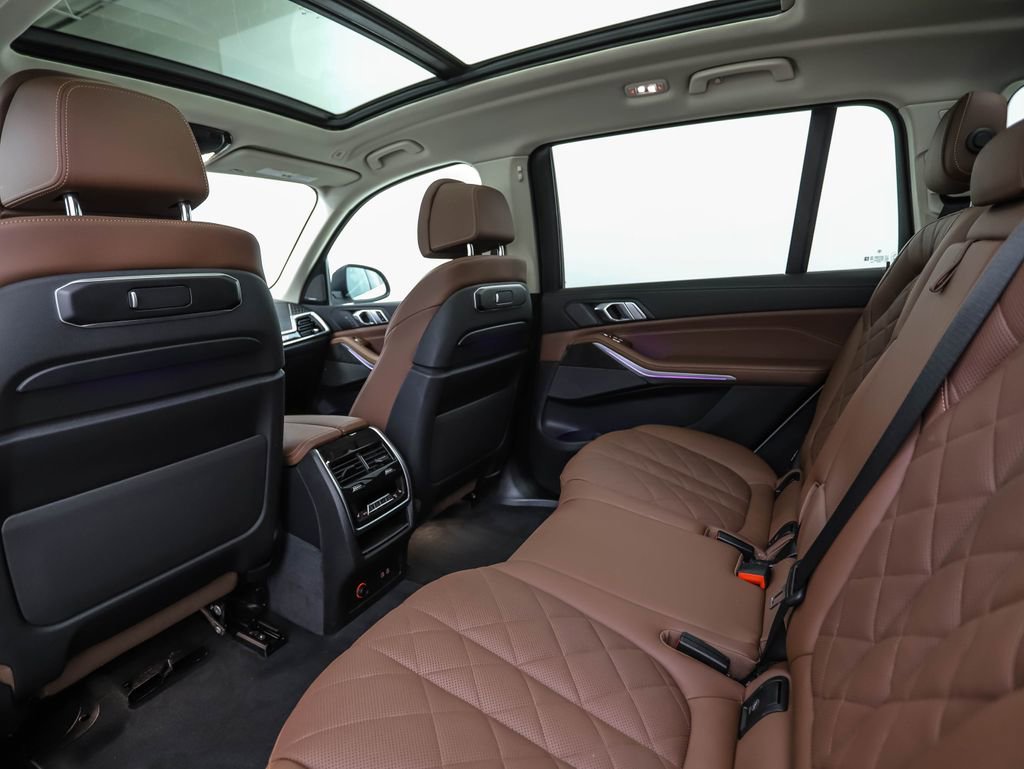 Used 2024 BMW X7 xDrive40i w/ Premium Package image 21