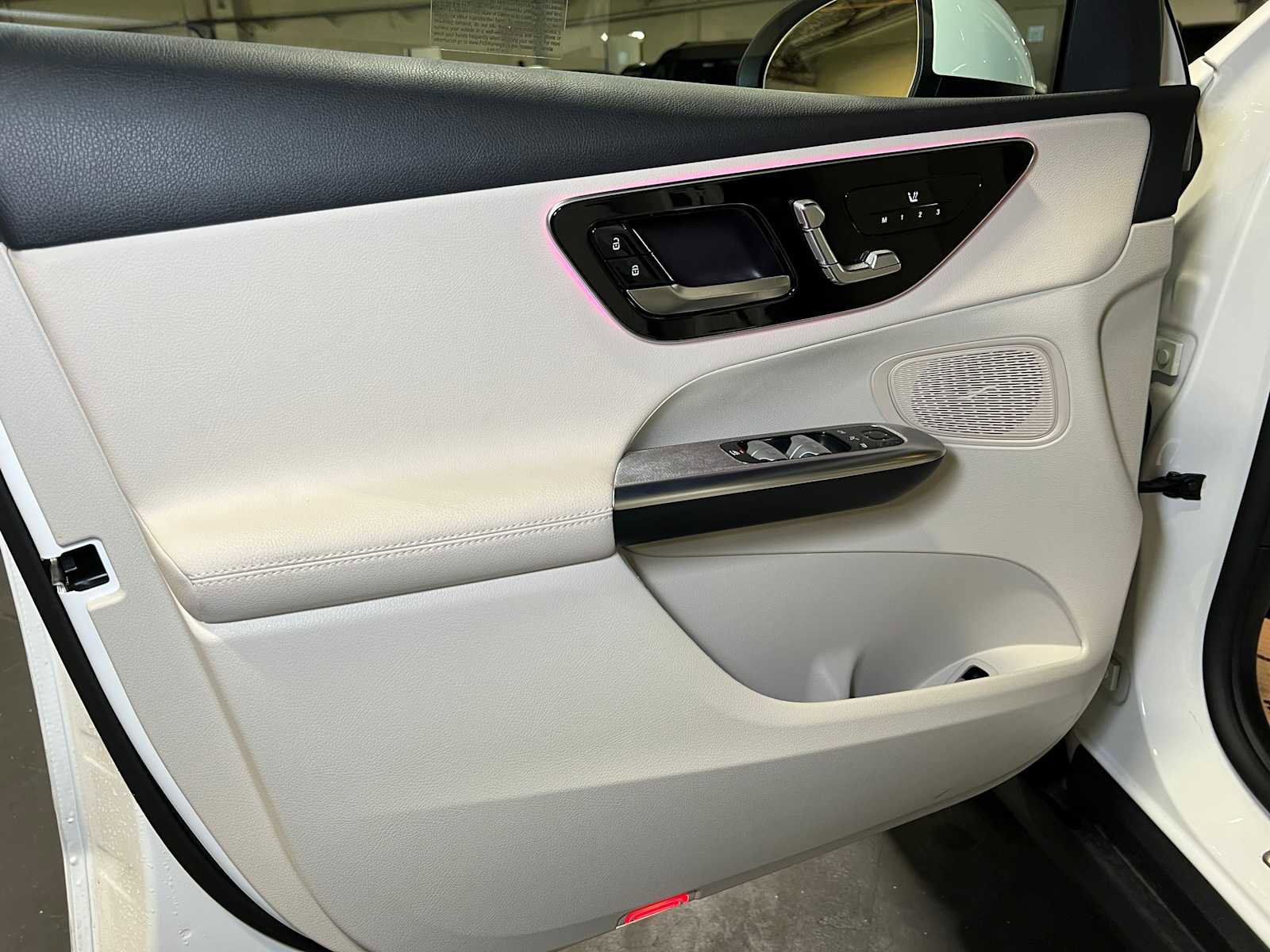 Used 2025 Mercedes-Benz GLC 300 4MATIC image 20