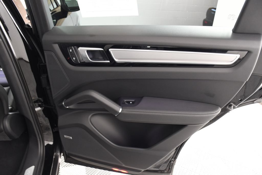Used 2022 Porsche Cayenne Platinum Edition AWD/4WD image 21