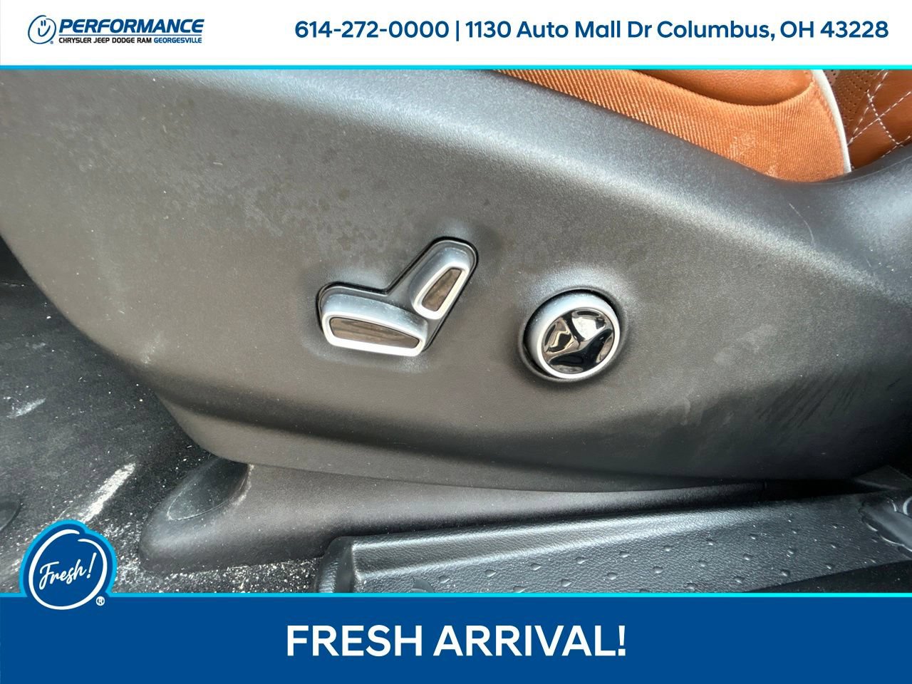 Used 2024 Chrysler Pacifica Pinnacle FWD image 17