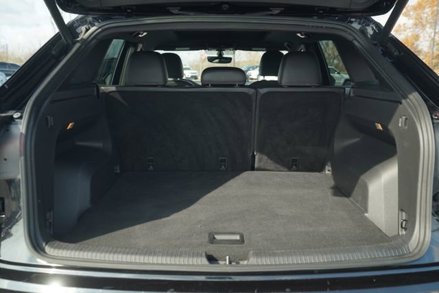 Used 2021 Volkswagen Atlas Cross Sport SE w/ Panoramic Sunroof Package image 19