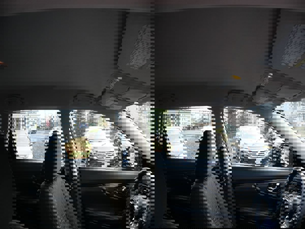 Used 2017 Nissan Rogue S image 29