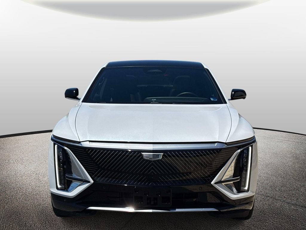 Certified 2025 Cadillac Lyriq Luxury w/ LPO, Floor Liner Package AWD/4WD image 5