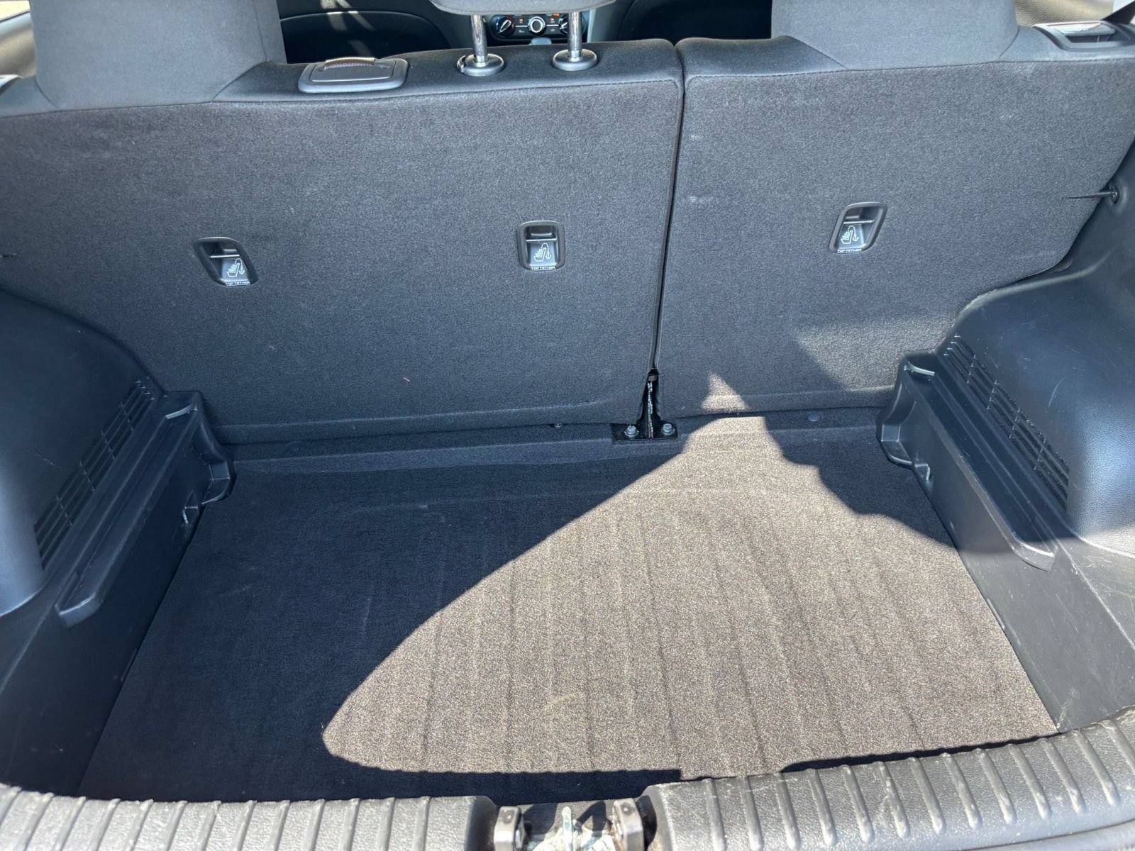 Used 2025 Kia Soul LX w/ LX Technology Package FWD image 28