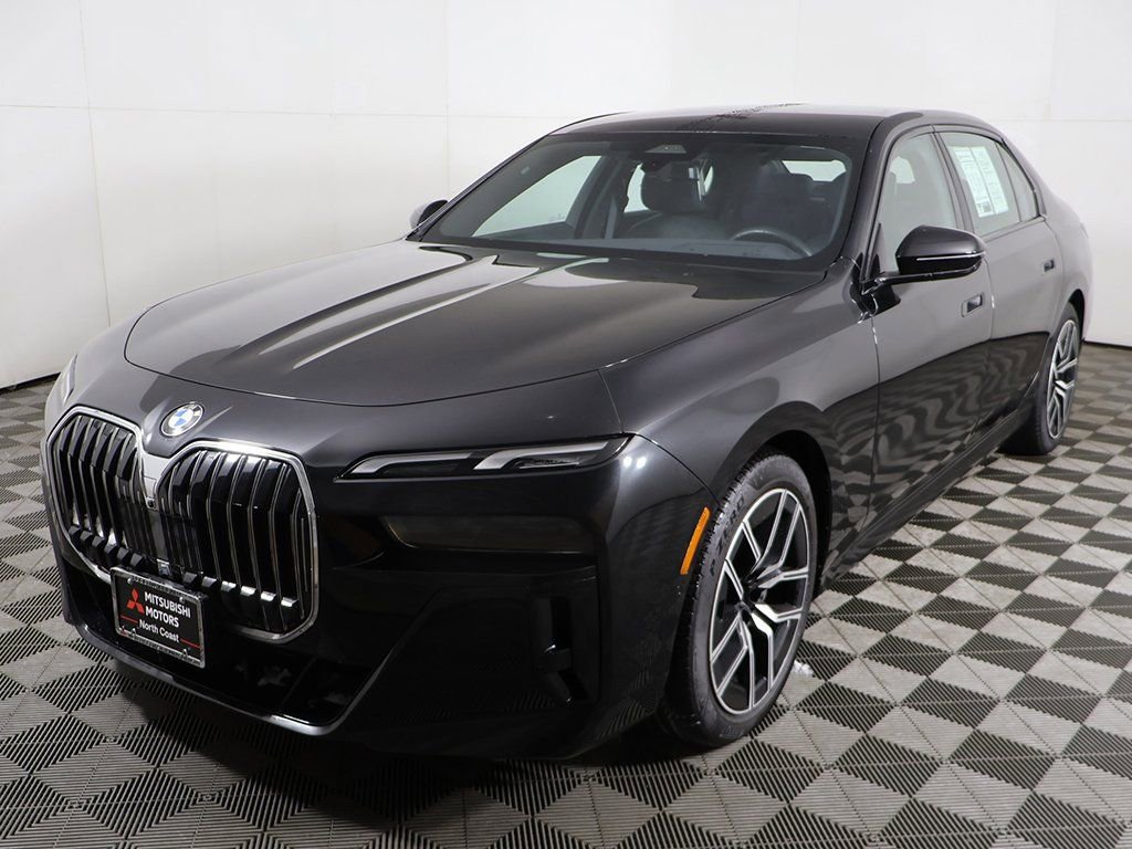 Used 2025 BMW 740i xDrive image 12