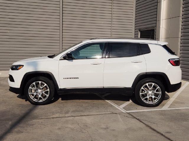 Used 2024 Jeep Compass Latitude AWD/4WD image 5