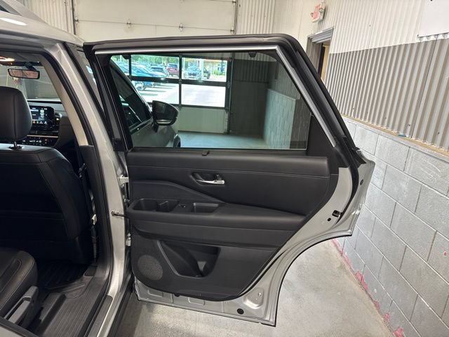 Certified 2024 Nissan Pathfinder SL w/ SL Premium Package AWD/4WD image 16