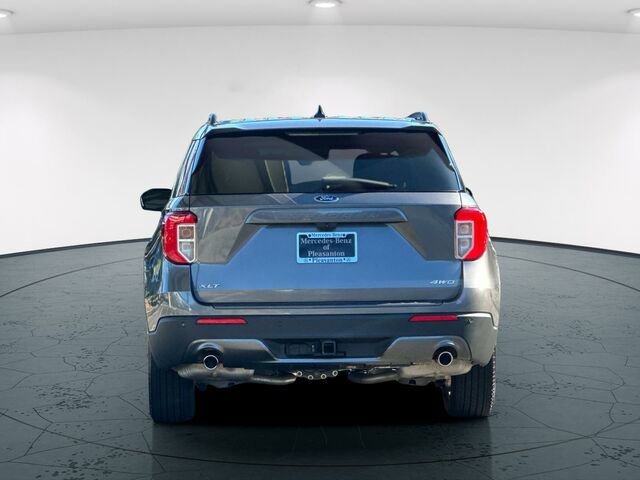 Used 2022 Ford Explorer XLT w/ Equipment Group 202A image 6